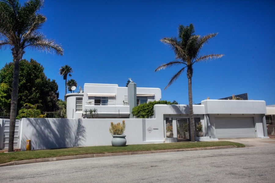 4 Bedroom Property for Sale in Summerstrand Eastern Cape